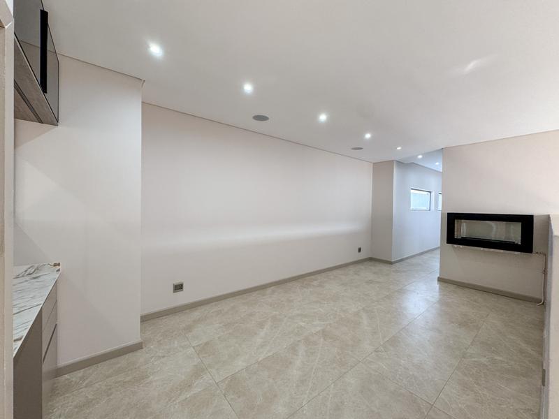 6 Bedroom Property for Sale in Midstream Heights Gauteng