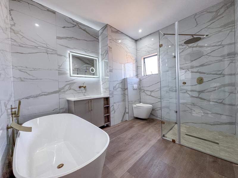 6 Bedroom Property for Sale in Midstream Heights Gauteng