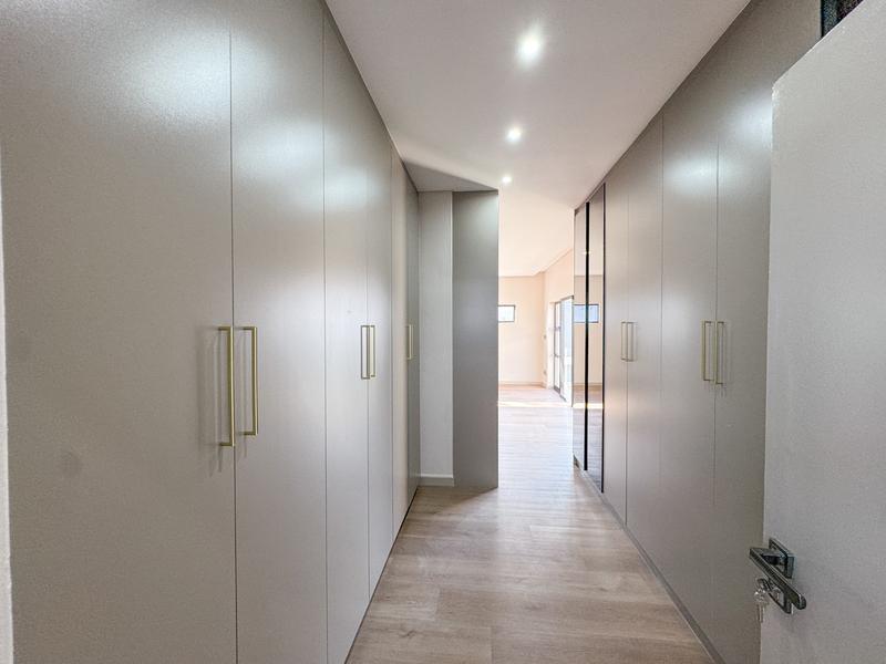 6 Bedroom Property for Sale in Midstream Heights Gauteng