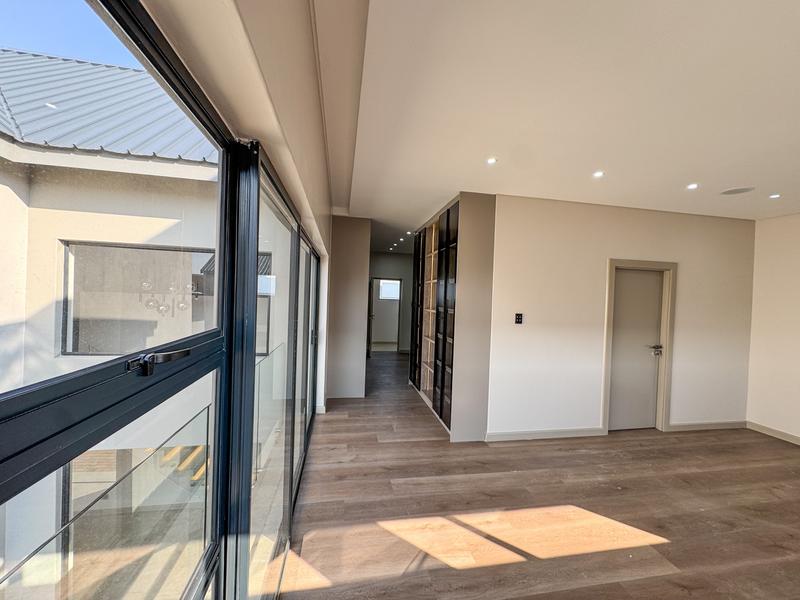 6 Bedroom Property for Sale in Midstream Heights Gauteng