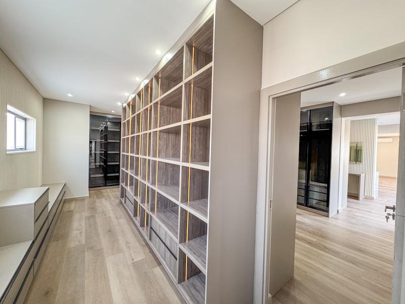 6 Bedroom Property for Sale in Midstream Heights Gauteng