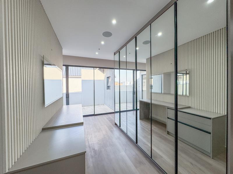 6 Bedroom Property for Sale in Midstream Heights Gauteng