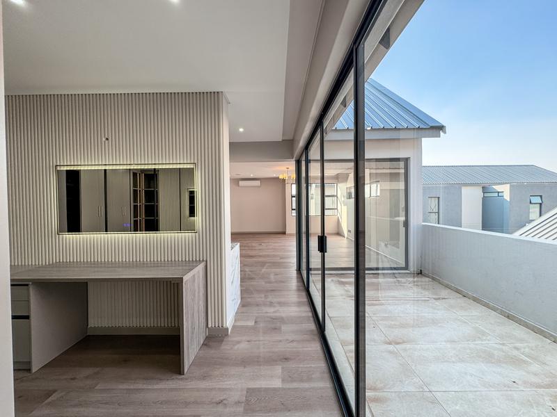 6 Bedroom Property for Sale in Midstream Heights Gauteng