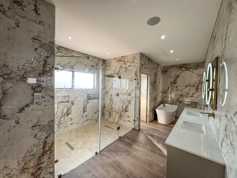 6 Bedroom Property for Sale in Midstream Heights Gauteng