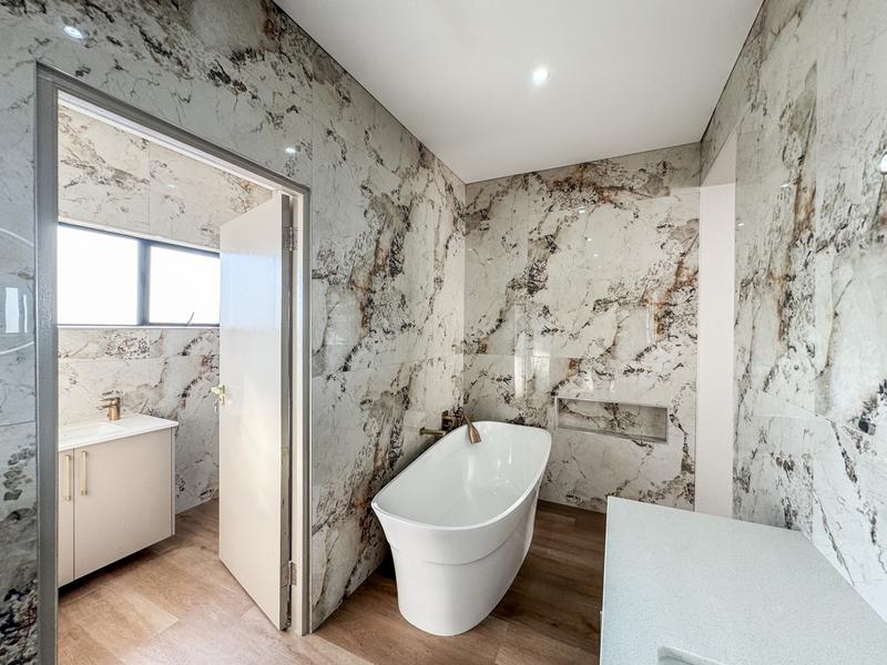 6 Bedroom Property for Sale in Midstream Heights Gauteng