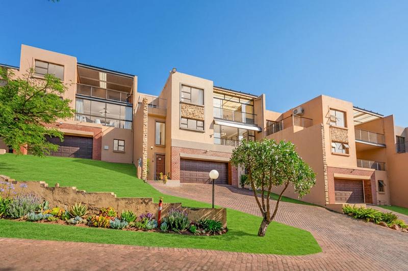 4 Bedroom Property for Sale in Roodekrans Gauteng