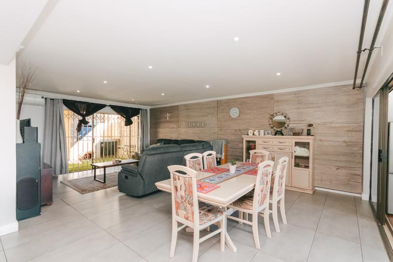 4 Bedroom Property for Sale in Roodekrans Gauteng