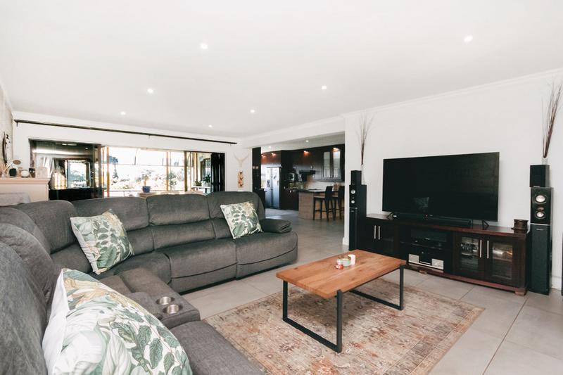 4 Bedroom Property for Sale in Roodekrans Gauteng