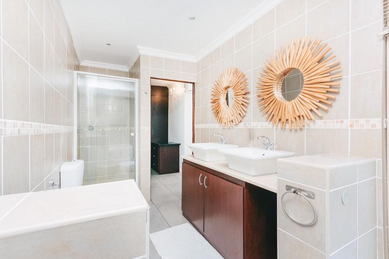 4 Bedroom Property for Sale in Roodekrans Gauteng