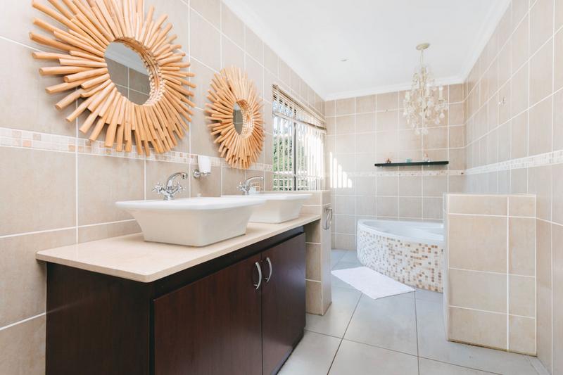 4 Bedroom Property for Sale in Roodekrans Gauteng