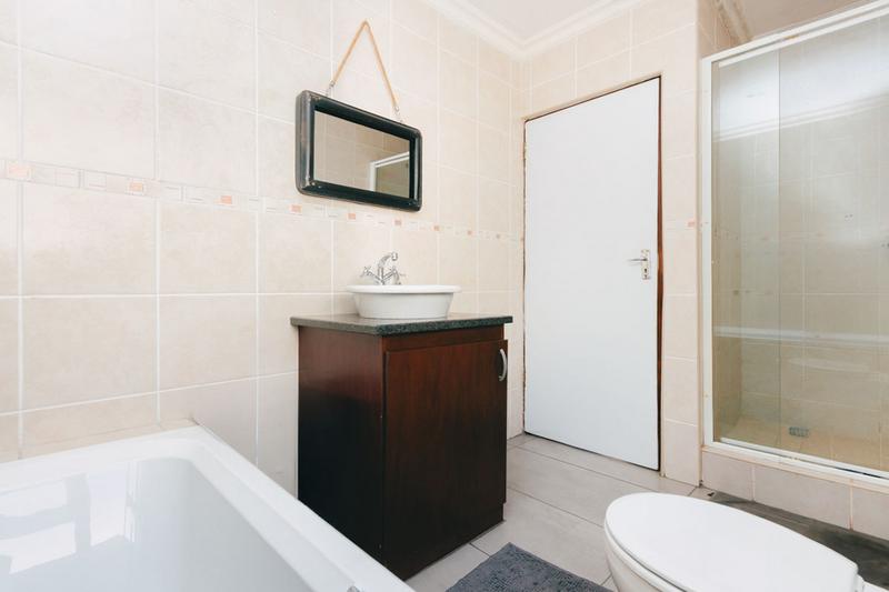 4 Bedroom Property for Sale in Roodekrans Gauteng
