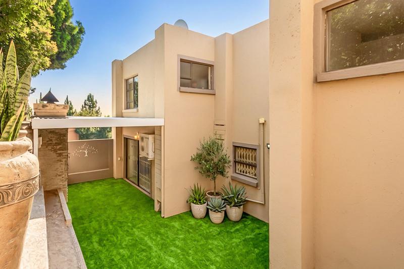 4 Bedroom Property for Sale in Roodekrans Gauteng