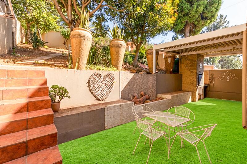 4 Bedroom Property for Sale in Roodekrans Gauteng