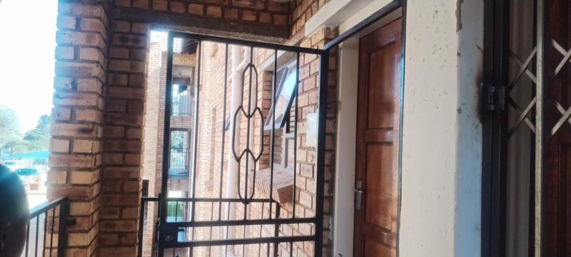 2 Bedroom Property for Sale in Groblerpark Gauteng