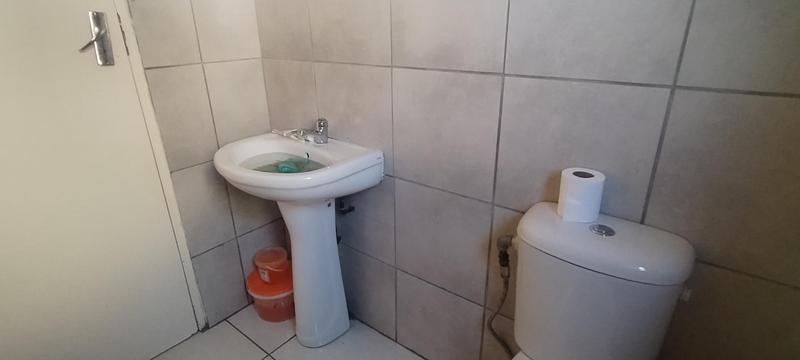 2 Bedroom Property for Sale in Groblerpark Gauteng