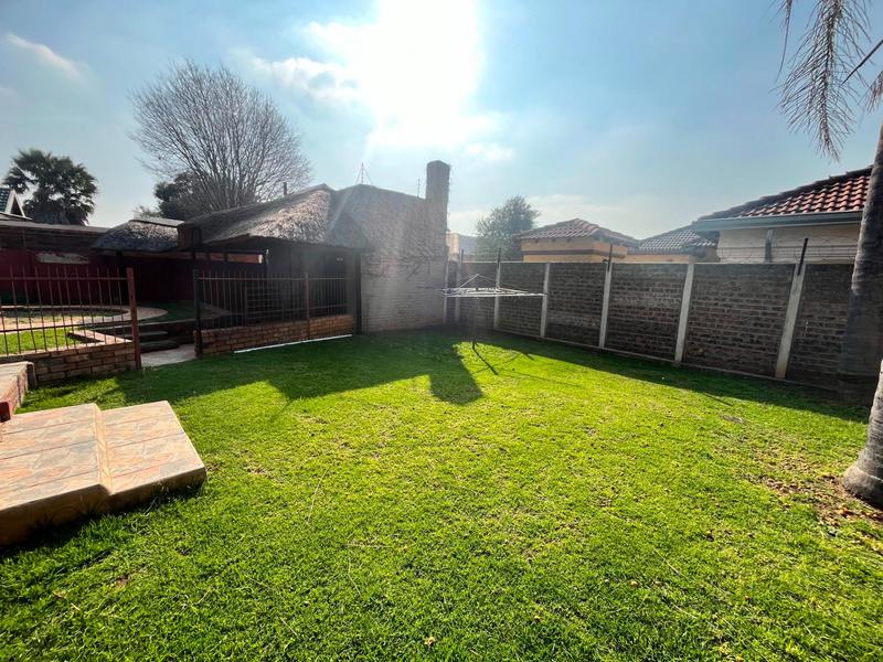 3 Bedroom Property for Sale in Dunnottar Gauteng