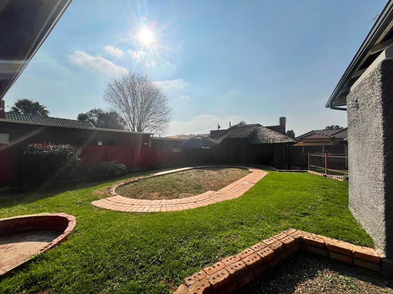 3 Bedroom Property for Sale in Dunnottar Gauteng