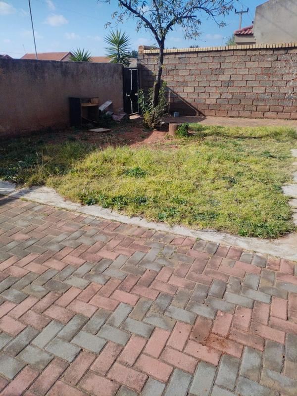 2 Bedroom Property for Sale in Protea Glen Gauteng