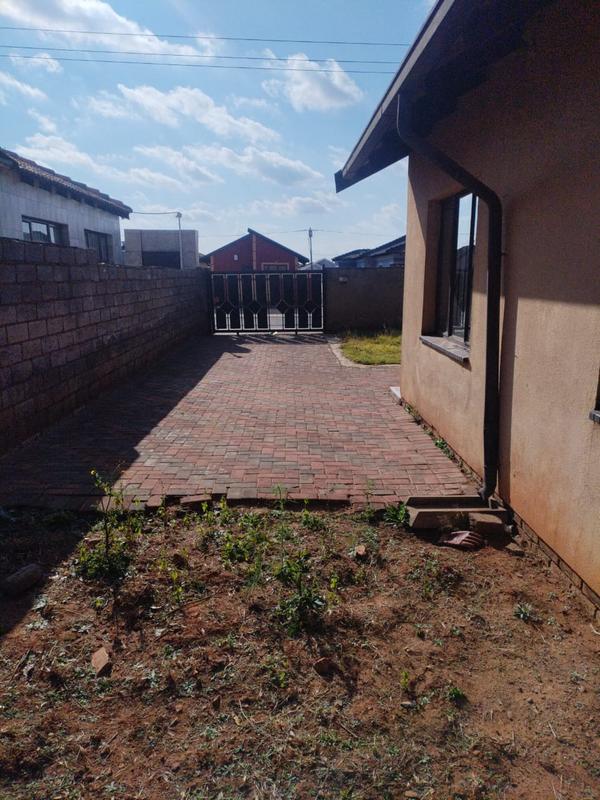 2 Bedroom Property for Sale in Protea Glen Gauteng