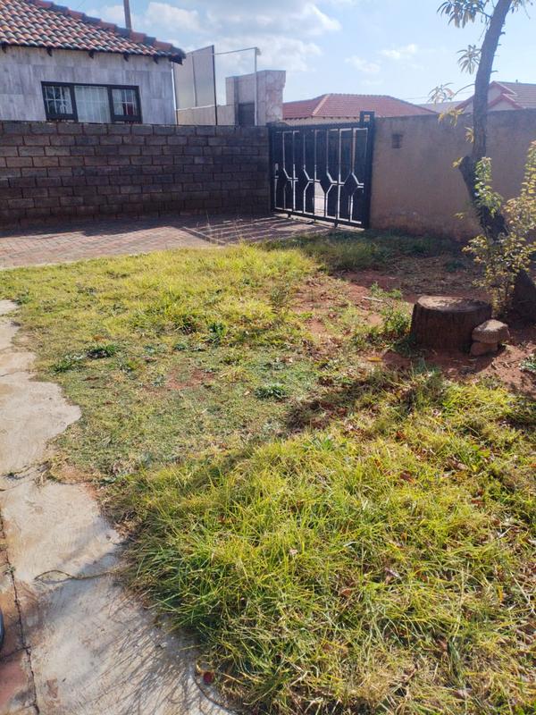 2 Bedroom Property for Sale in Protea Glen Gauteng