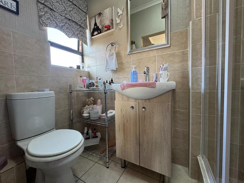 2 Bedroom Property for Sale in Wilgeheuwel Gauteng