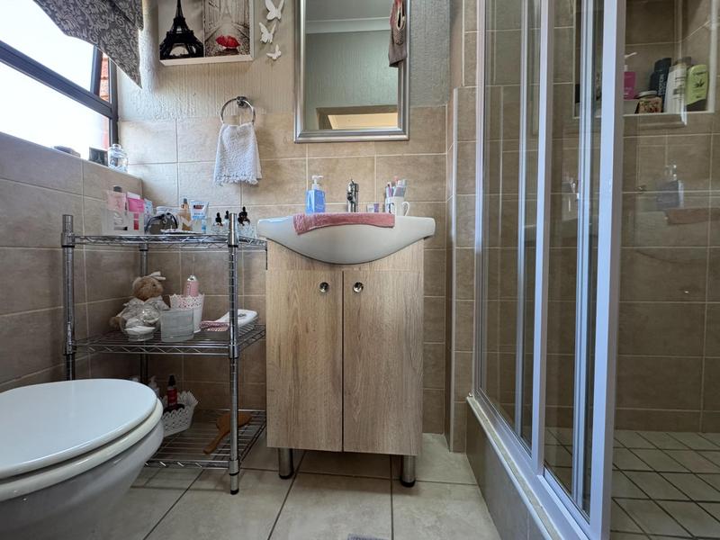2 Bedroom Property for Sale in Wilgeheuwel Gauteng