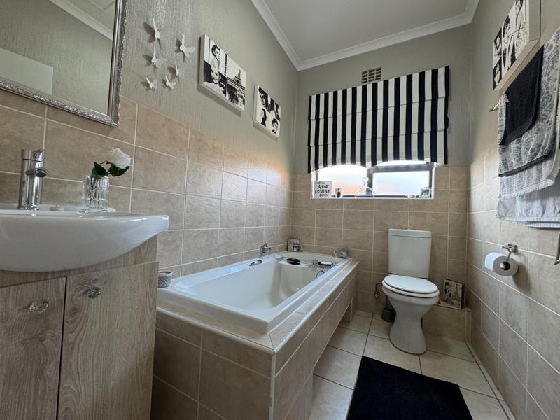 2 Bedroom Property for Sale in Wilgeheuwel Gauteng