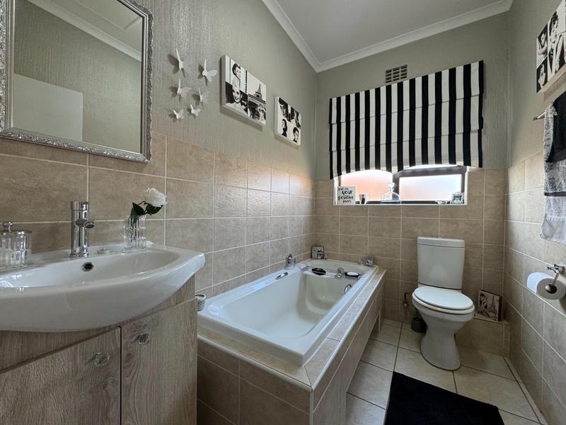 2 Bedroom Property for Sale in Wilgeheuwel Gauteng