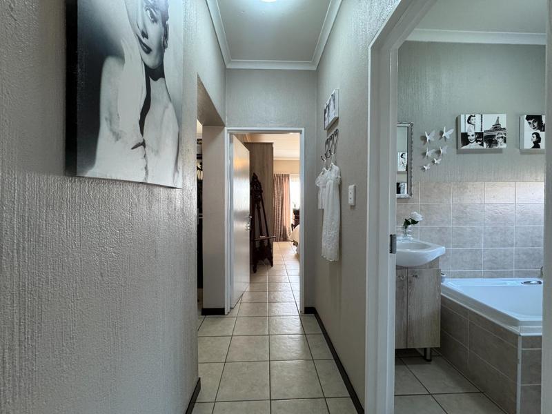 2 Bedroom Property for Sale in Wilgeheuwel Gauteng