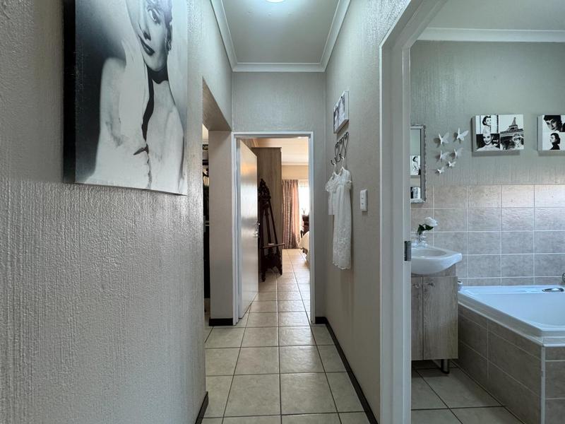 2 Bedroom Property for Sale in Wilgeheuwel Gauteng