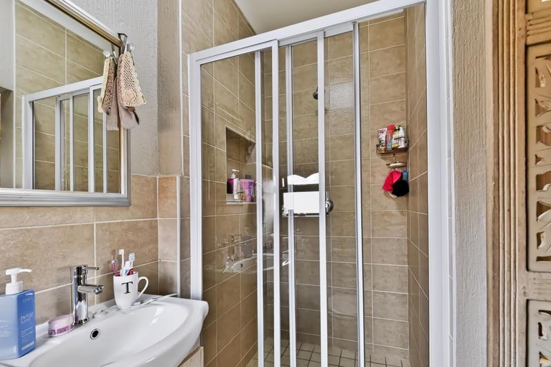2 Bedroom Property for Sale in Wilgeheuwel Gauteng