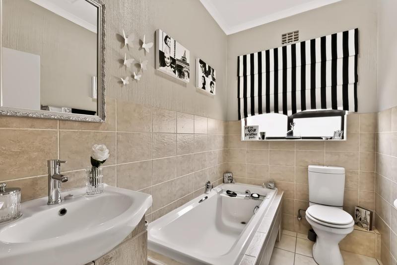 2 Bedroom Property for Sale in Wilgeheuwel Gauteng