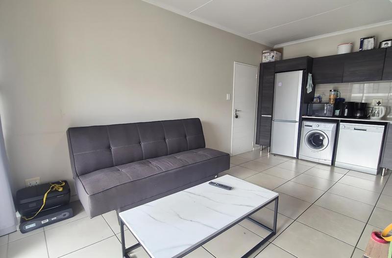 1 Bedroom Property for Sale in Bryanston Gauteng
