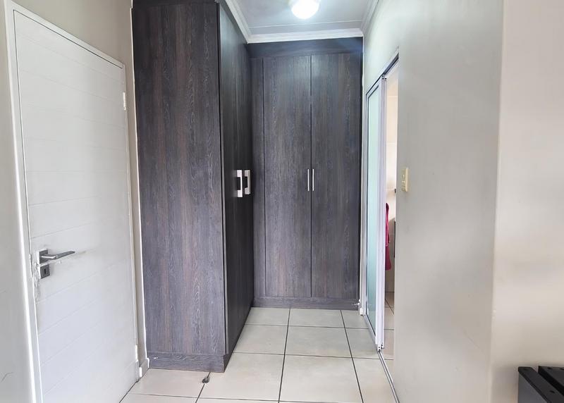 1 Bedroom Property for Sale in Bryanston Gauteng