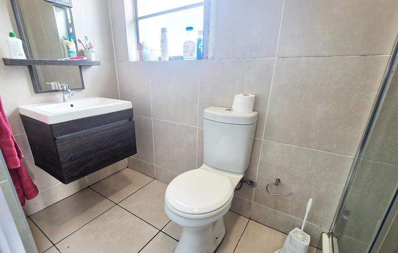 1 Bedroom Property for Sale in Bryanston Gauteng
