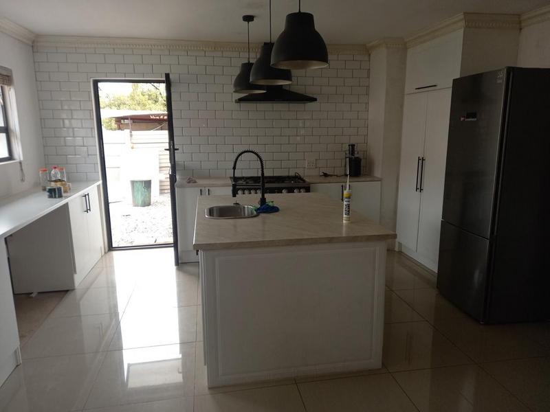 To Let 4 Bedroom Property for Rent in Birchleigh North Gauteng