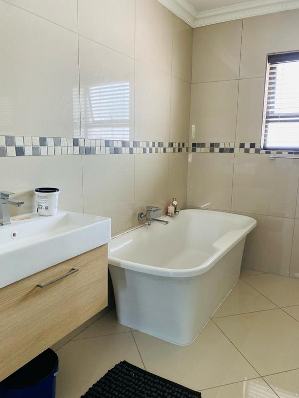 To Let 4 Bedroom Property for Rent in Birchleigh North Gauteng