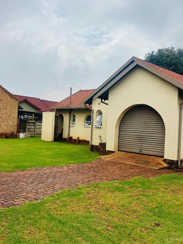 3 Bedroom Property for Sale in Dawn Park Gauteng