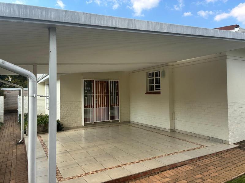 To Let 5 Bedroom Property for Rent in Waterkloof A H Gauteng
