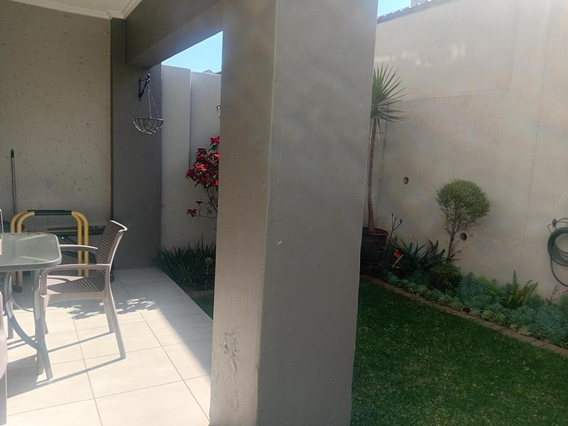 1 Bedroom Property for Sale in Sunninghill Gauteng