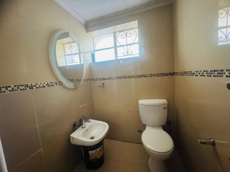 To Let 4 Bedroom Property for Rent in Kensington Gauteng