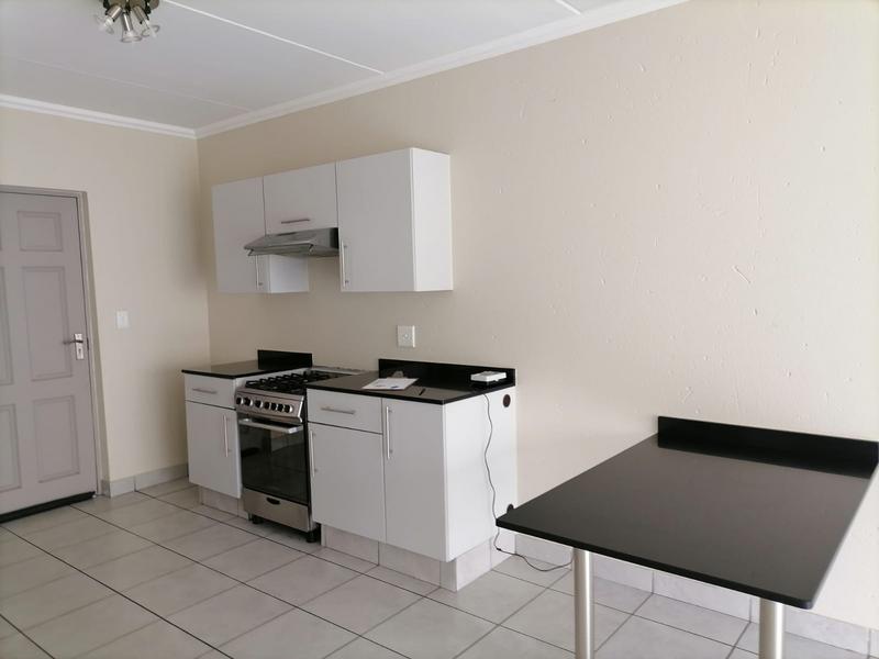 To Let 2 Bedroom Property for Rent in Beverley Gauteng