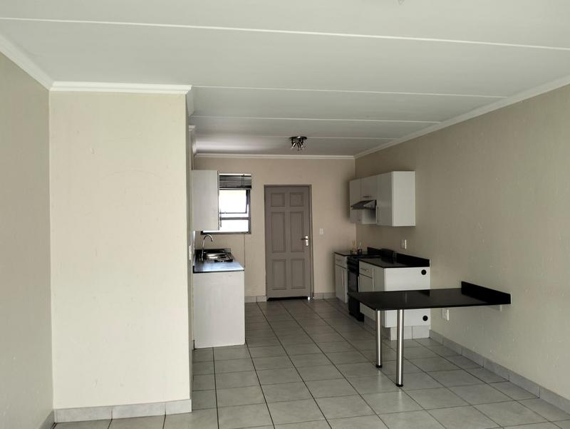To Let 2 Bedroom Property for Rent in Beverley Gauteng