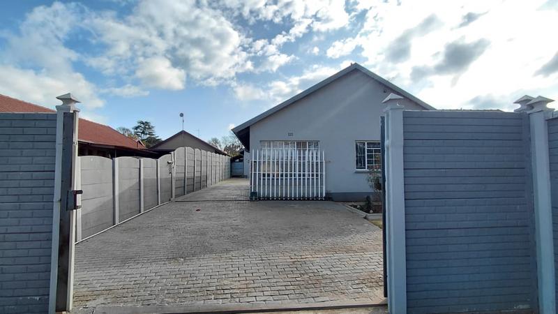 4 Bedroom Property for Sale in General Albertspark Gauteng