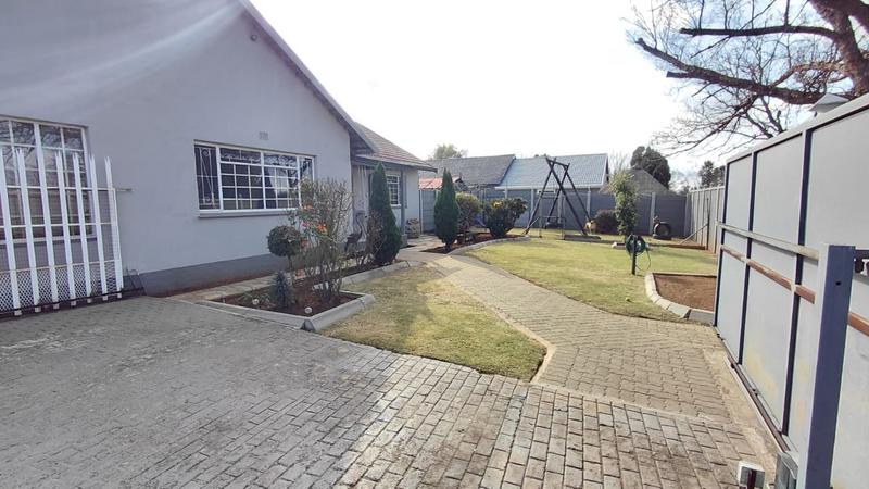 4 Bedroom Property for Sale in General Albertspark Gauteng