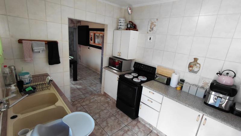 4 Bedroom Property for Sale in General Albertspark Gauteng