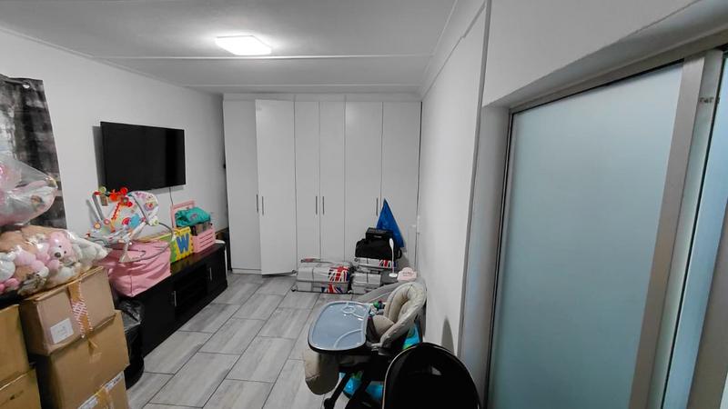 4 Bedroom Property for Sale in General Albertspark Gauteng