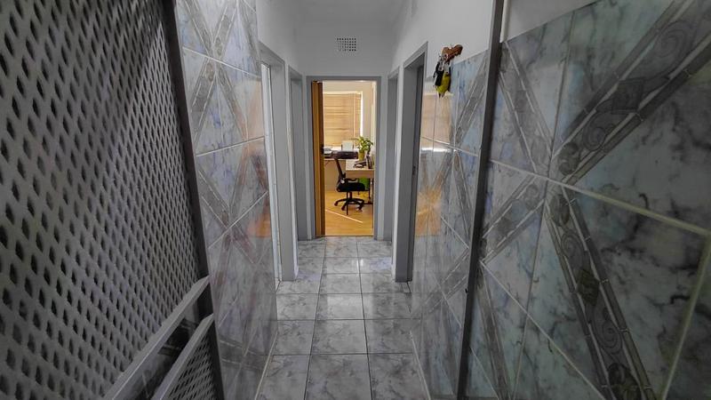 4 Bedroom Property for Sale in General Albertspark Gauteng