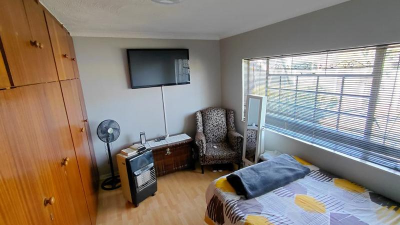 4 Bedroom Property for Sale in General Albertspark Gauteng