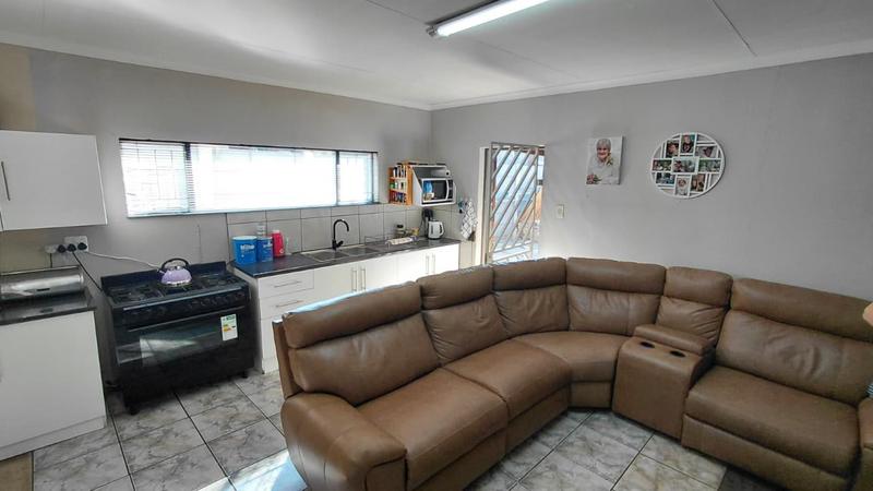 4 Bedroom Property for Sale in General Albertspark Gauteng